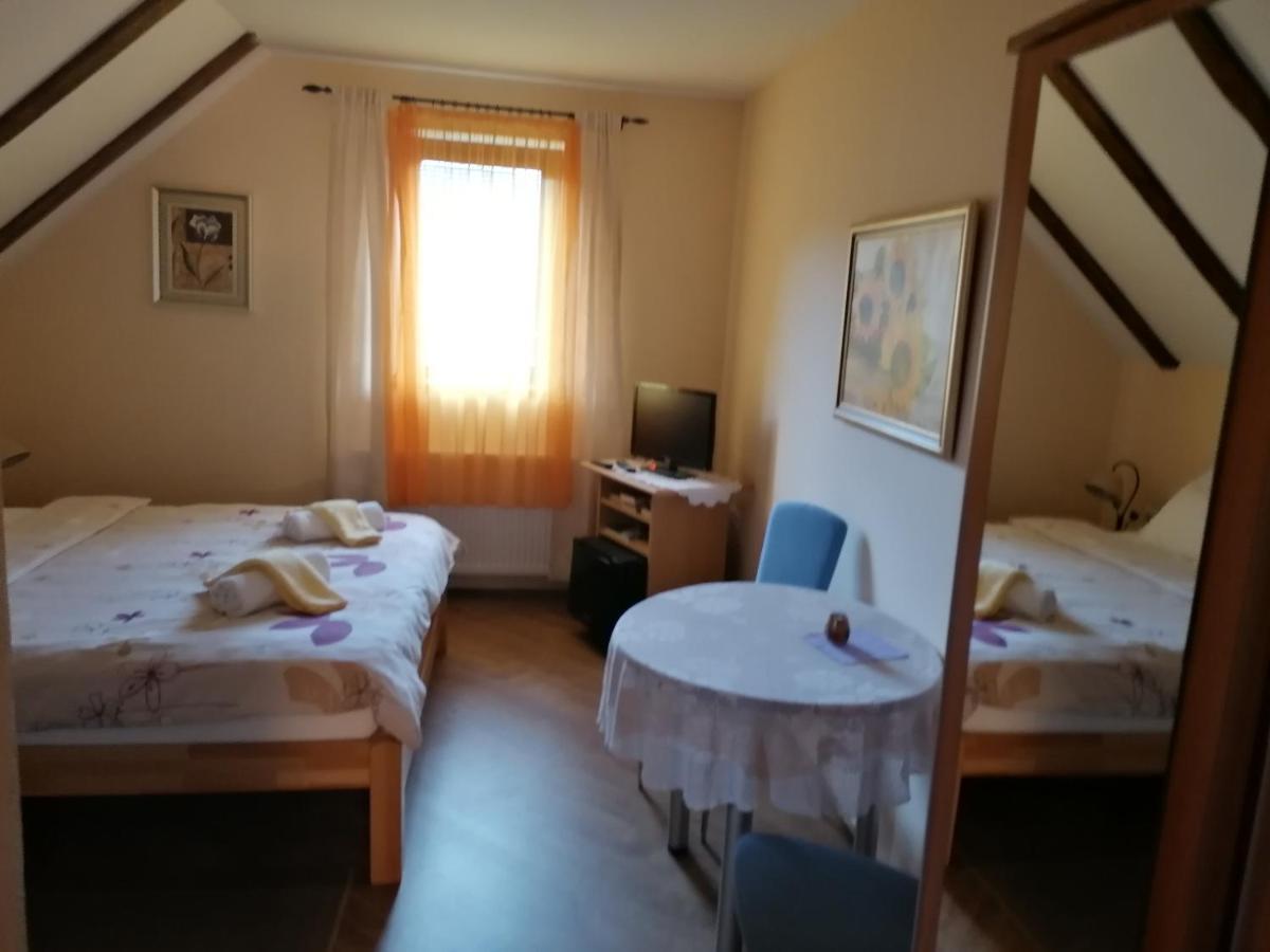 House Izvor Hotel Jezerce Bagian luar foto