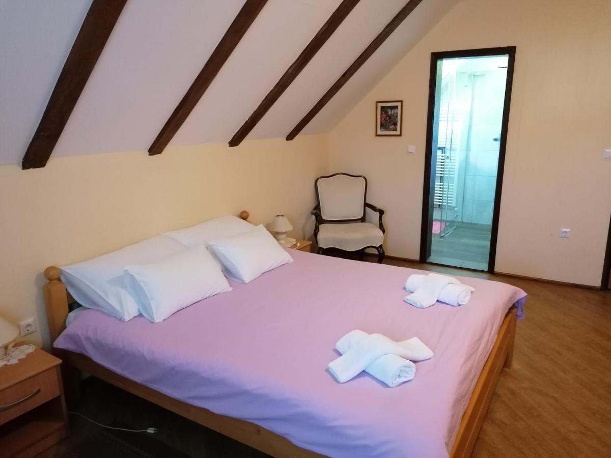 House Izvor Hotel Jezerce Bagian luar foto