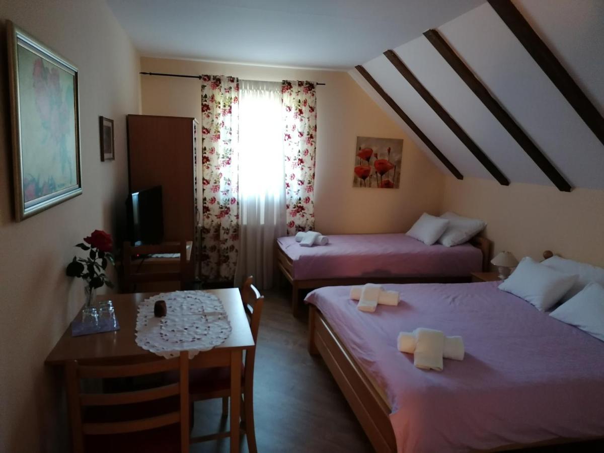 House Izvor Hotel Jezerce Bagian luar foto