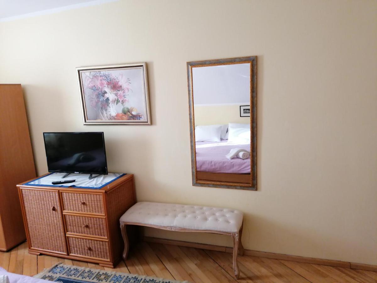 House Izvor Hotel Jezerce Bagian luar foto